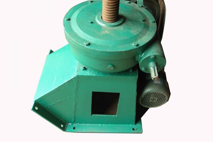 QL型手電兩用式螺桿啟閉機 QL型手電兩用式螺桿啟閉機